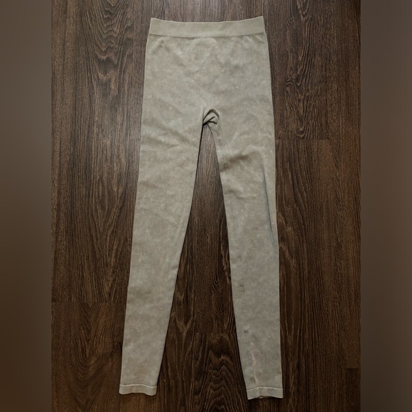 H&M Sage Green Ribbed Seamless Leggings - Picture 8 of 15